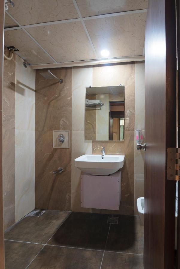 העיר בנגלור Hotel Monarch International מראה חיצוני תמונה