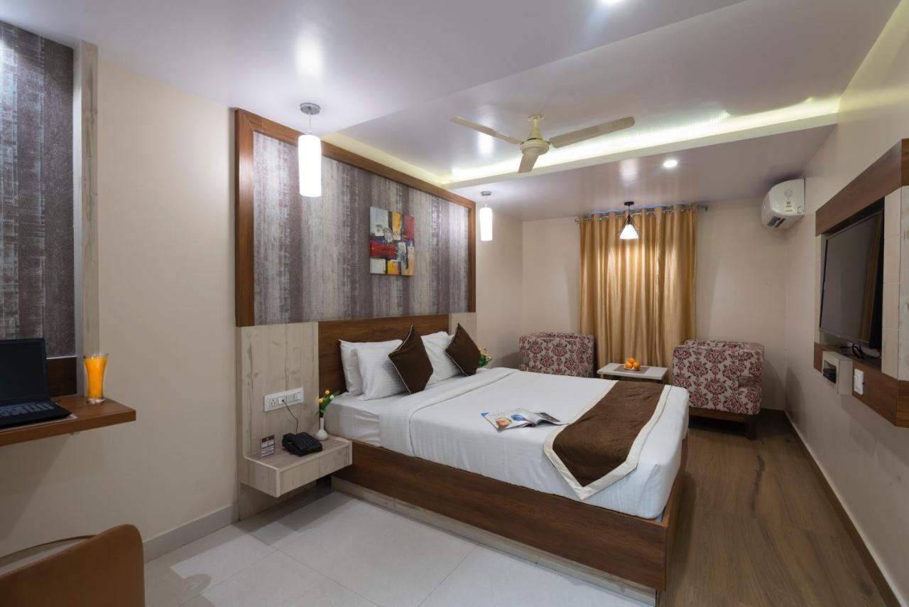 העיר בנגלור Hotel Monarch International מראה חיצוני תמונה