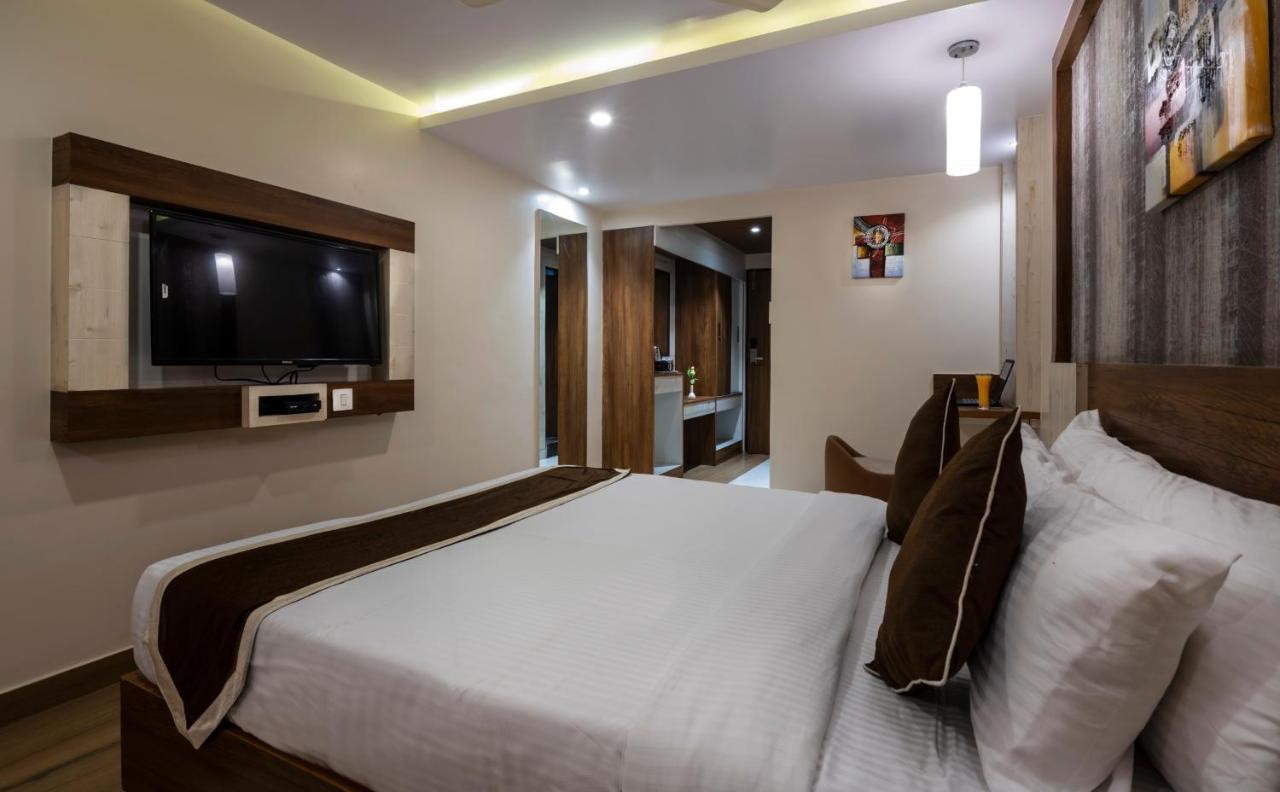 העיר בנגלור Hotel Monarch International מראה חיצוני תמונה