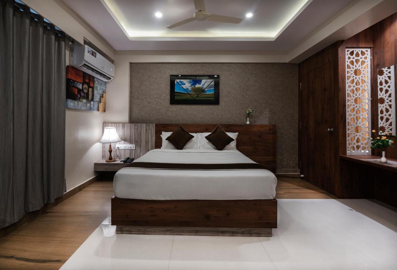 העיר בנגלור Hotel Monarch International מראה חיצוני תמונה
