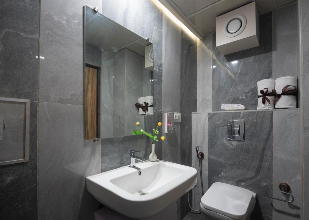 העיר בנגלור Hotel Monarch International מראה חיצוני תמונה