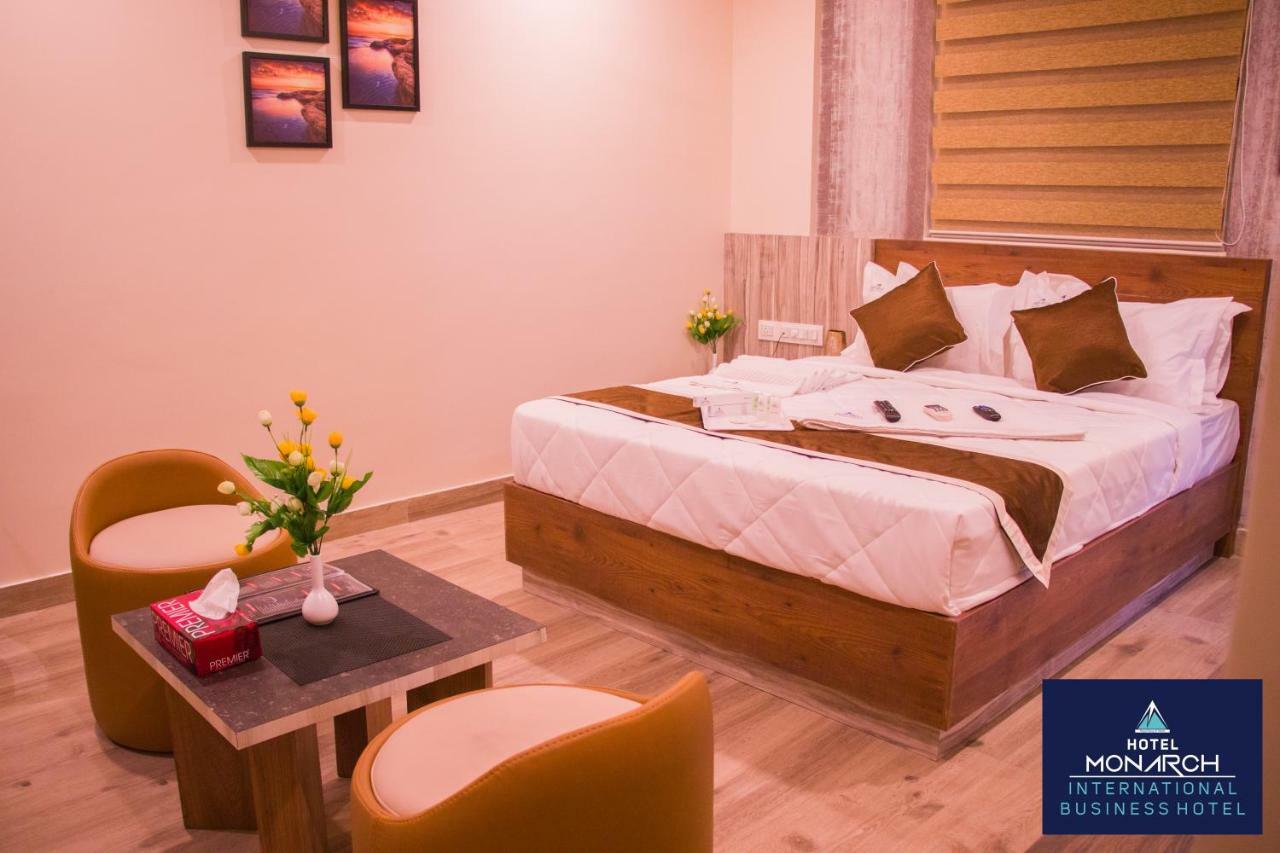 העיר בנגלור Hotel Monarch International מראה חיצוני תמונה