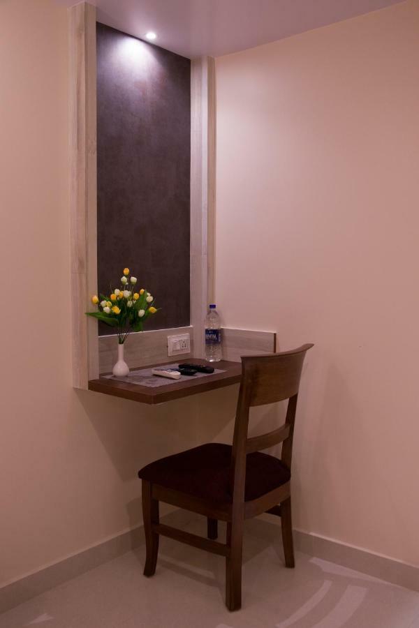 העיר בנגלור Hotel Monarch International מראה חיצוני תמונה